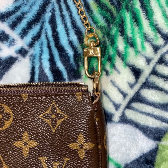 AUTHENTIC LOUIS VUITTON PURSE - Picture 6 of 9